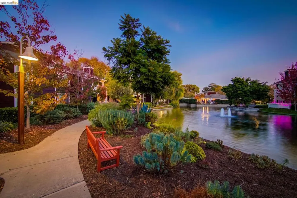 91 Marina Lakes Dr Richmond, CA 94804