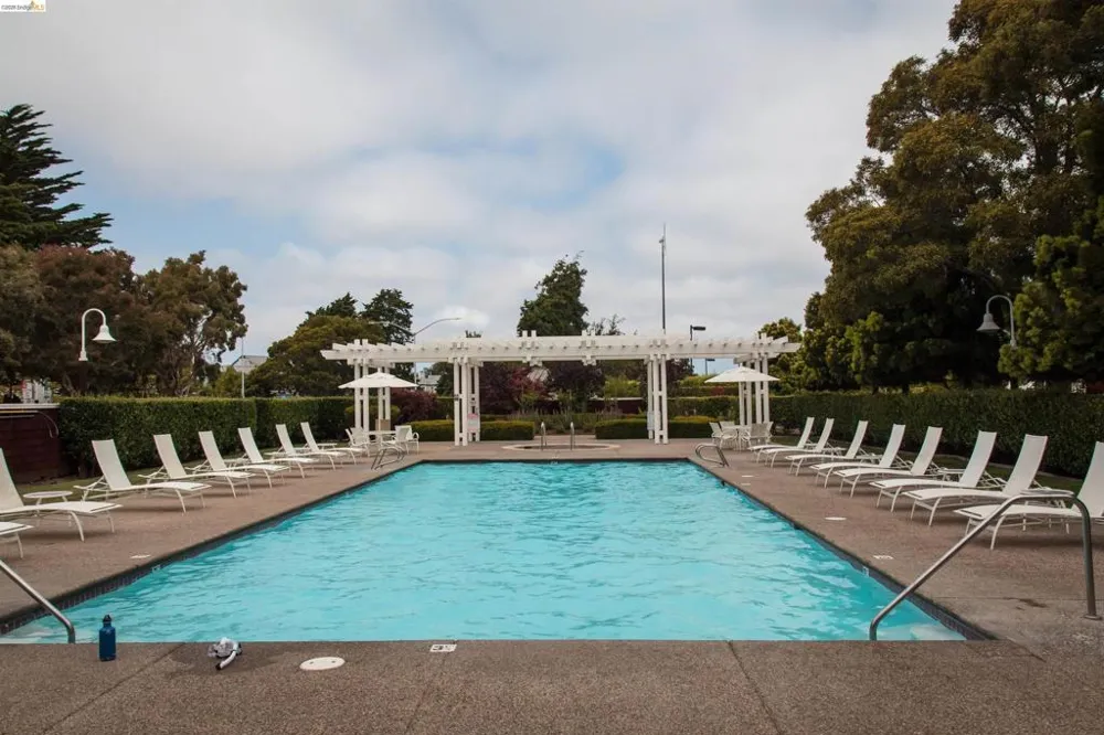 91 Marina Lakes Dr Richmond, CA 94804
