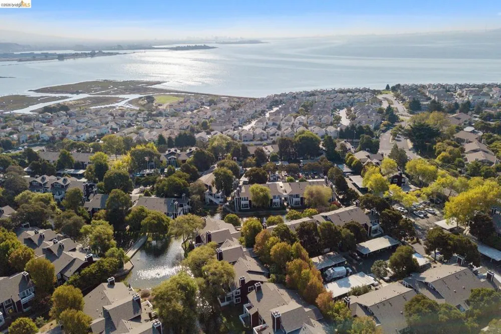 91 Marina Lakes Dr Richmond, CA 94804