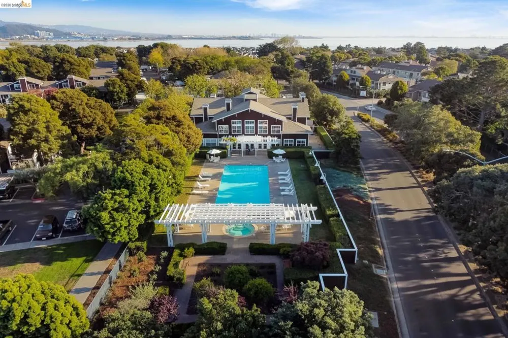 91 Marina Lakes Dr Richmond, CA 94804