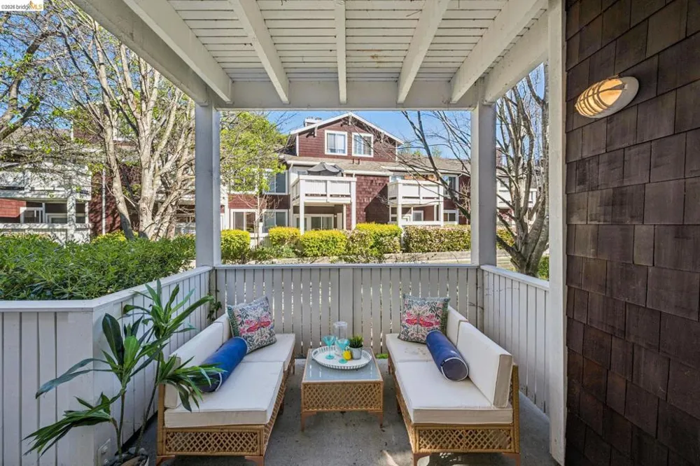 91 Marina Lakes Dr Richmond, CA 94804