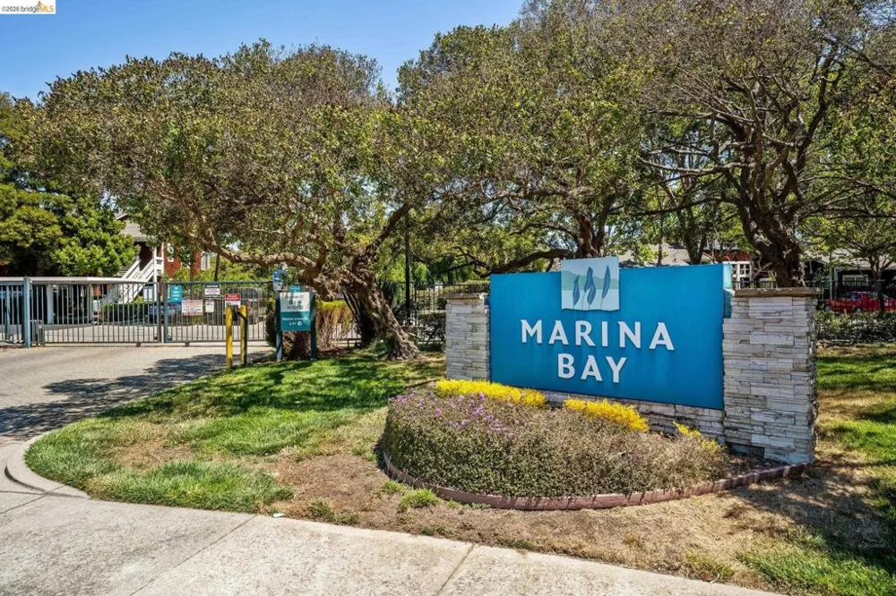 91 Marina Lakes Dr Richmond, CA 94804