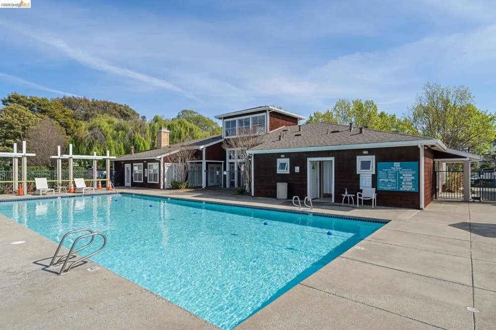 91 Marina Lakes Dr Richmond, CA 94804