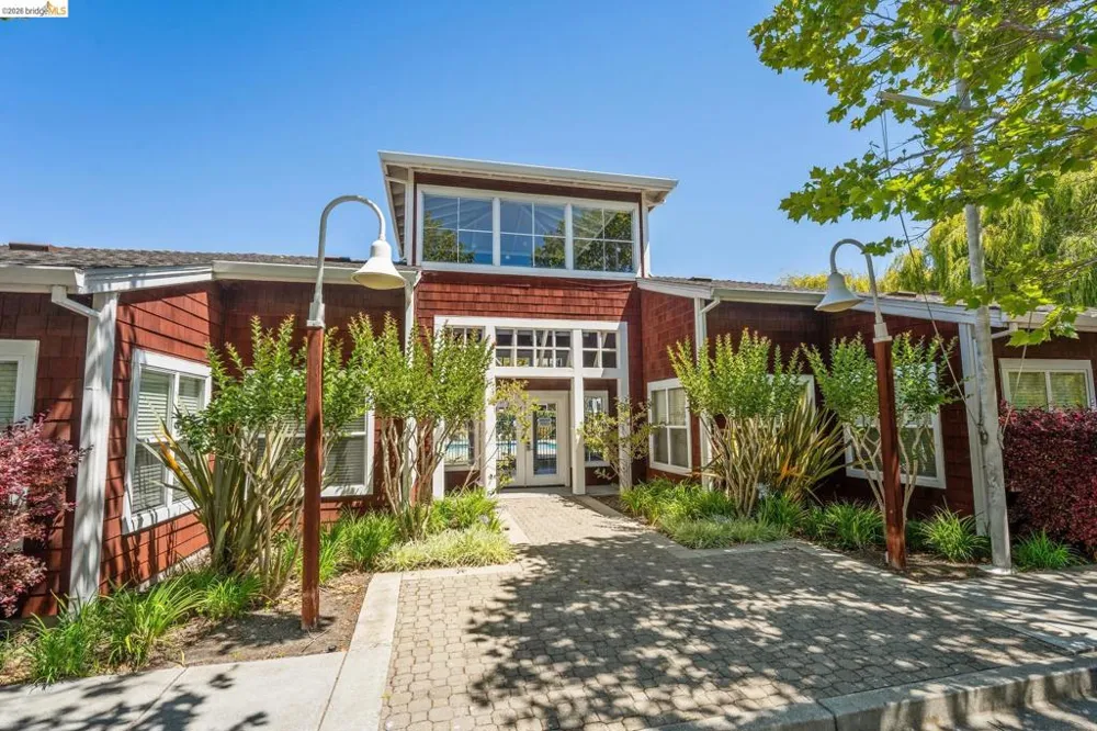 91 Marina Lakes Dr Richmond, CA 94804