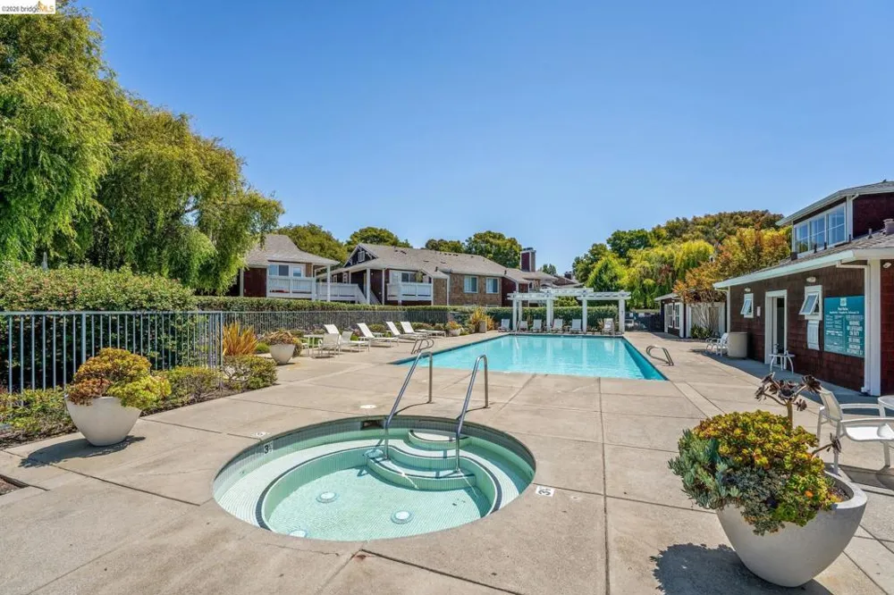 91 Marina Lakes Dr Richmond, CA 94804