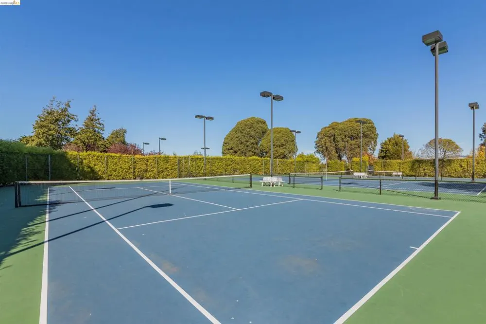 91 Marina Lakes Dr Richmond, CA 94804