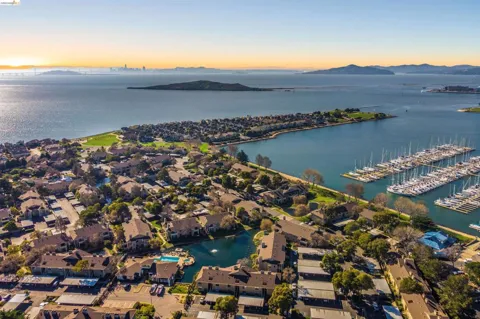 91 Marina Lakes Dr