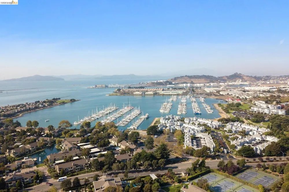 91 Marina Lakes Dr Richmond, CA 94804