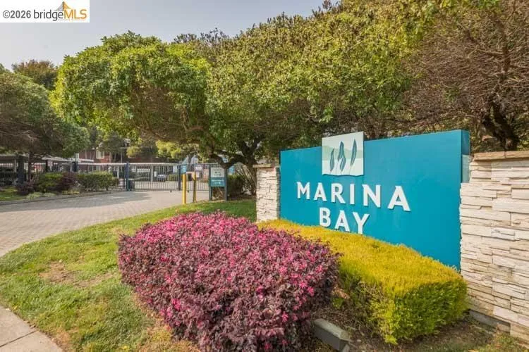 91 Marina Lakes Dr Richmond, CA 94804