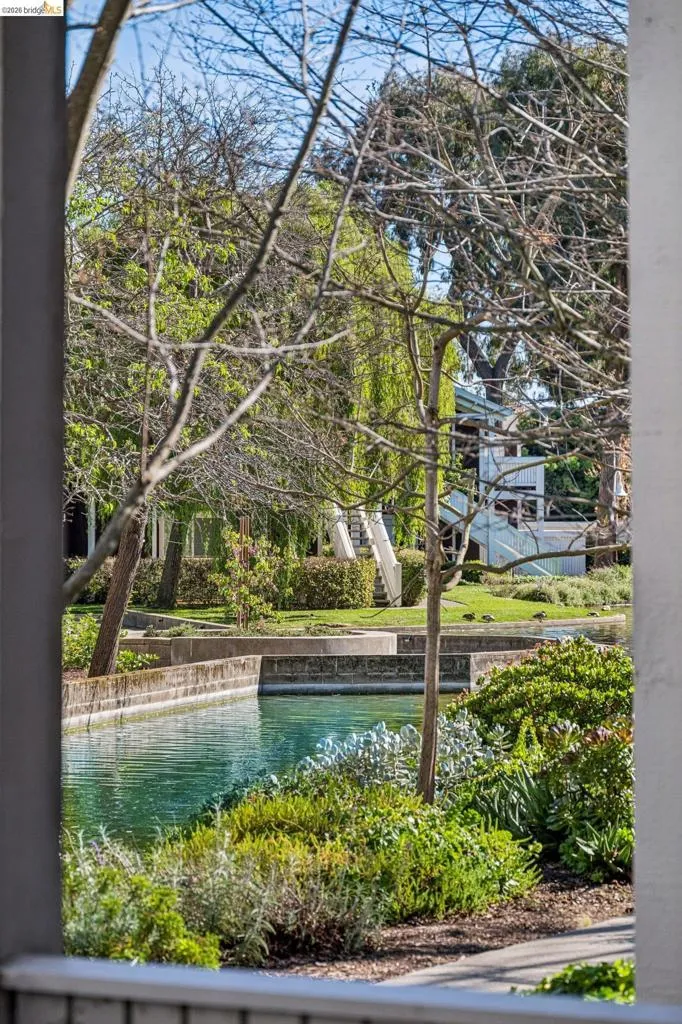 91 Marina Lakes Dr Richmond, CA 94804