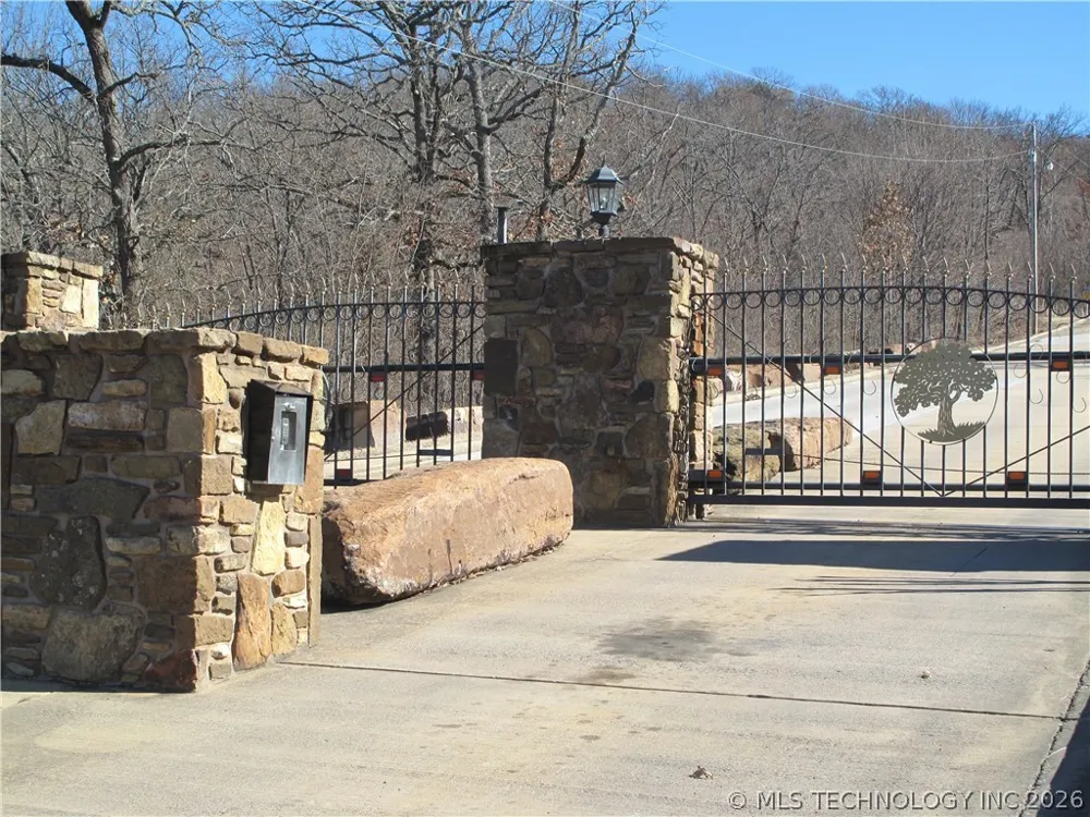 23 E Hillside Road Cookson, OK 74427