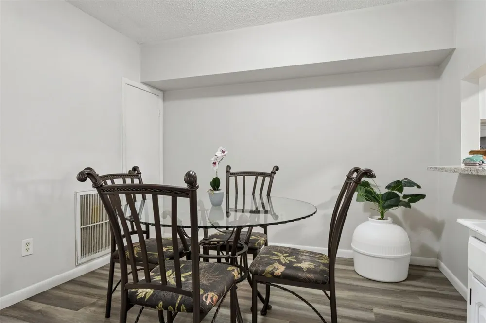 425 KENSINGTON LAKE CIRCLE Brandon, FL 33511