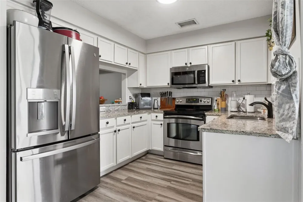 425 KENSINGTON LAKE CIRCLE Brandon, FL 33511