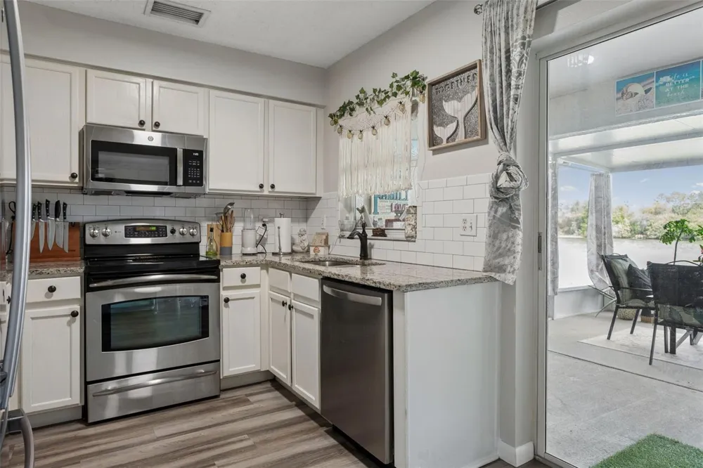 425 KENSINGTON LAKE CIRCLE Brandon, FL 33511