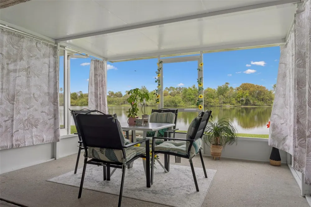 425 KENSINGTON LAKE CIRCLE Brandon, FL 33511