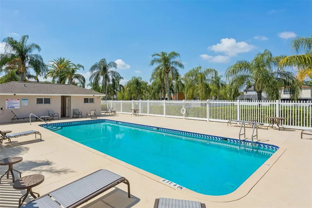 425 KENSINGTON LAKE CIRCLE Brandon, FL 33511