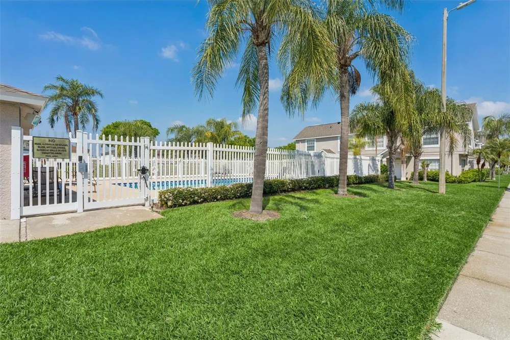 425 KENSINGTON LAKE CIRCLE Brandon, FL 33511