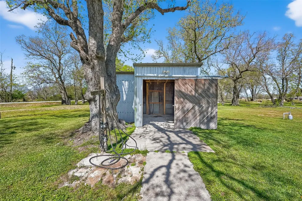 11934 Fm 1994 Road Guy, TX 77444