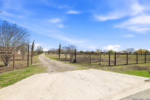 11421 Ware Seguin