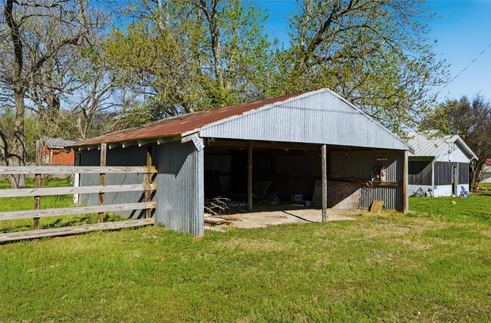 300 S 2nd Street Tehuacana, TX 76686