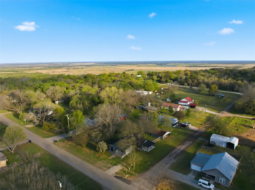 300 S 2nd Street Tehuacana, TX 76686