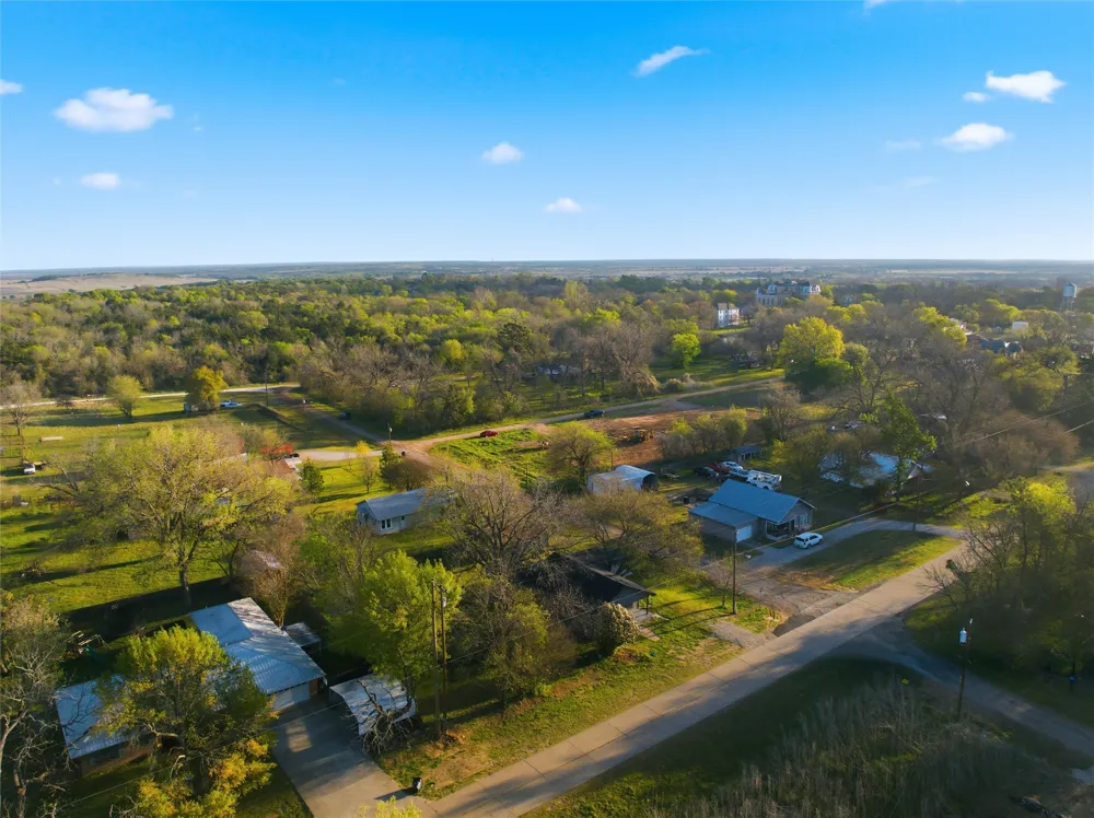 300 S 2nd Street Tehuacana, TX 76686
