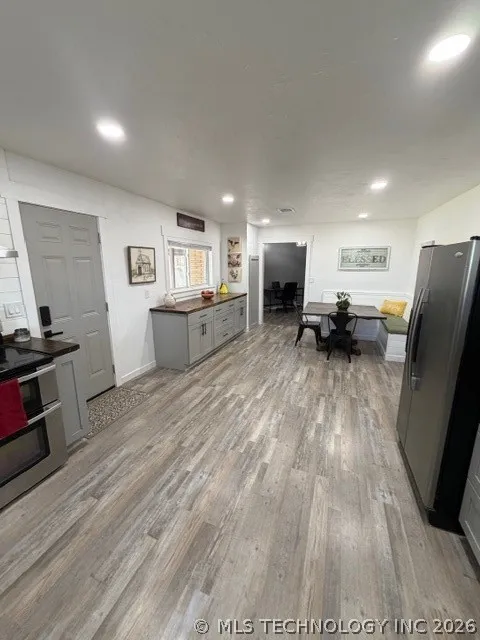 219 Berton Holdenville, OK 74848