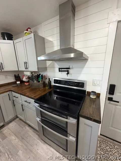 219 Berton Holdenville, OK 74848