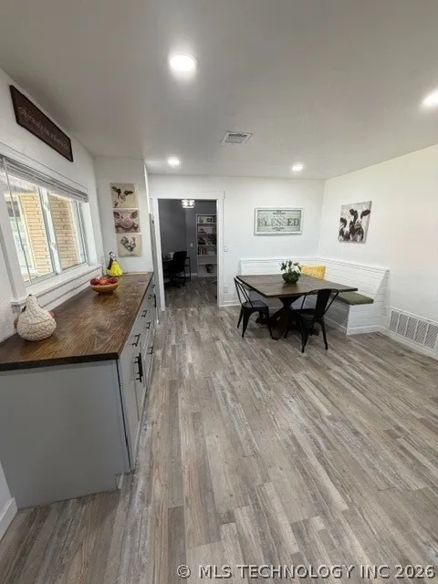 219 Berton Holdenville, OK 74848