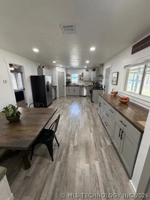 219 Berton Holdenville, OK 74848