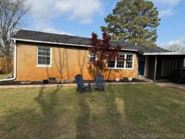 219 Berton Holdenville, OK 74848
