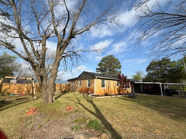 219 Berton Holdenville, OK 74848