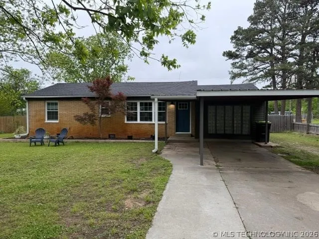 219 Berton Holdenville, OK 74848