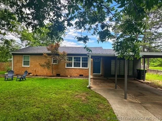 219 Berton Holdenville, OK 74848