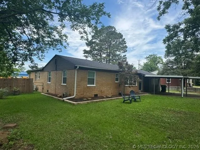 219 Berton Holdenville, OK 74848