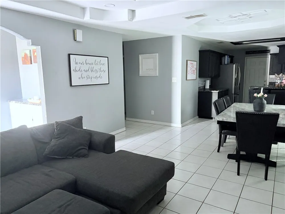 614 Cactus Alice, TX 78332