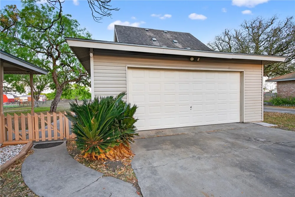 5320 County Road 73a Robstown, TX 78380