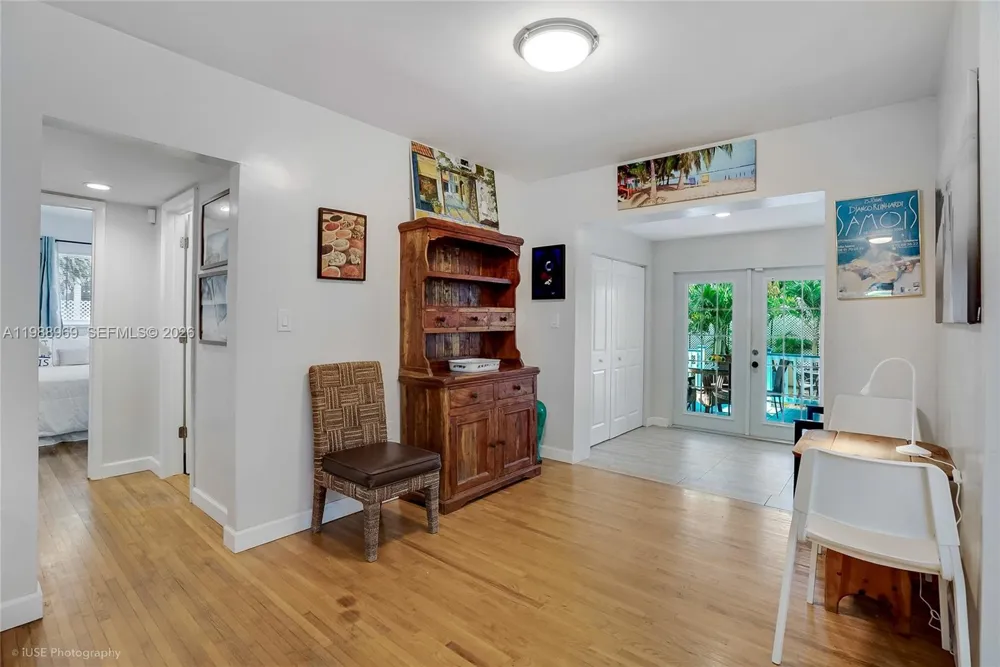113 SW 2nd St Hallandale Beach, FL 33009