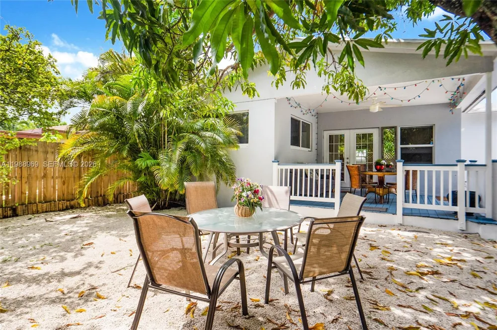 113 SW 2nd St Hallandale Beach, FL 33009