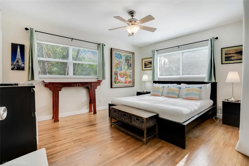 113 SW 2nd St Hallandale Beach, FL 33009