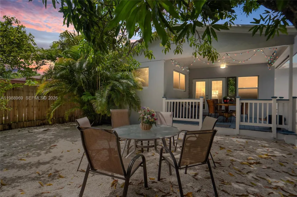 113 SW 2nd St Hallandale Beach, FL 33009