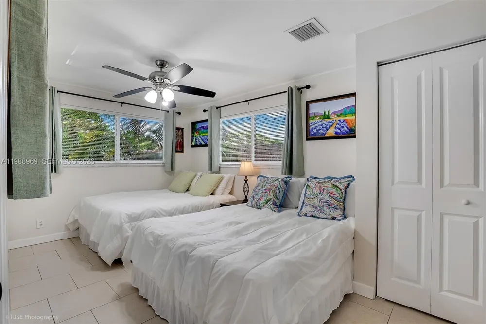 113 SW 2nd St Hallandale Beach, FL 33009