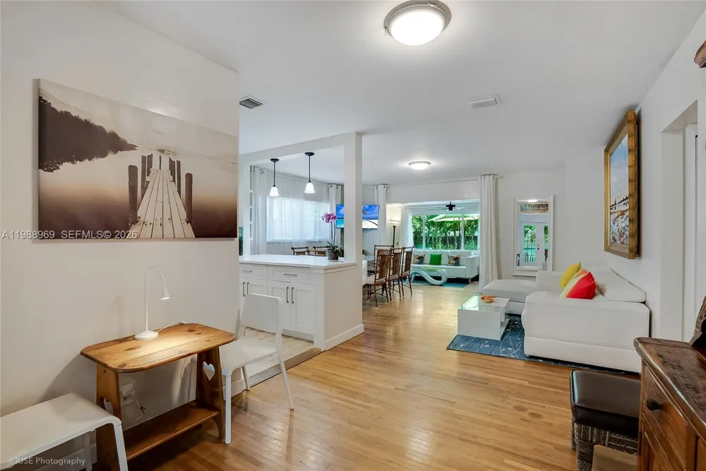 113 SW 2nd St Hallandale Beach, FL 33009