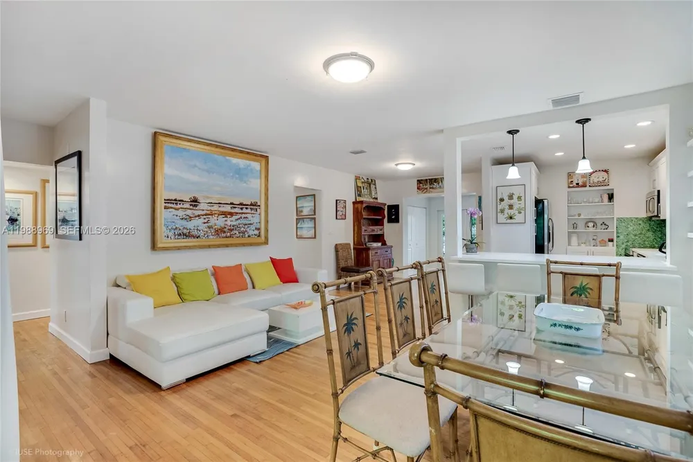 113 SW 2nd St Hallandale Beach, FL 33009