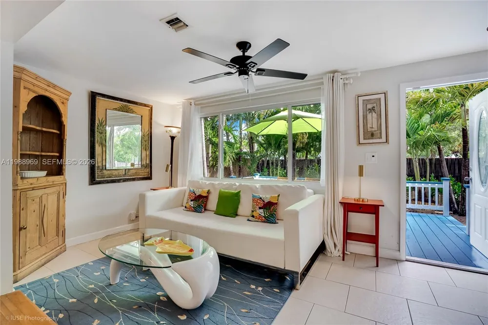 113 SW 2nd St Hallandale Beach, FL 33009