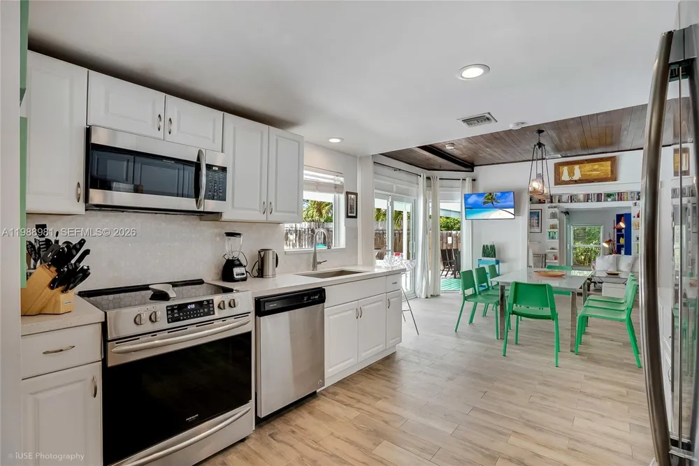 212 SW 1st Ave Hallandale Beach, FL 33009