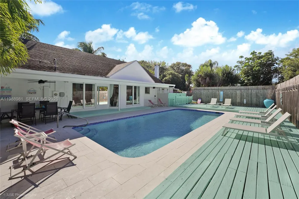 212 SW 1st Ave Hallandale Beach, FL 33009