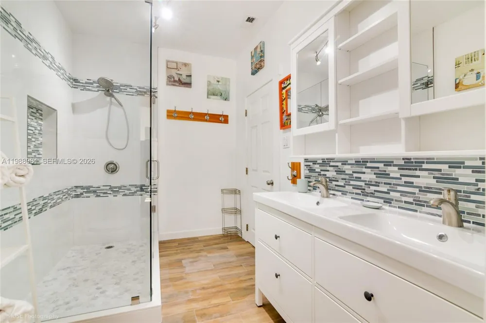 212 SW 1st Ave Hallandale Beach, FL 33009