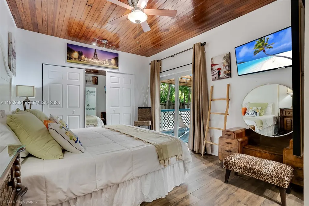 212 SW 1st Ave Hallandale Beach, FL 33009
