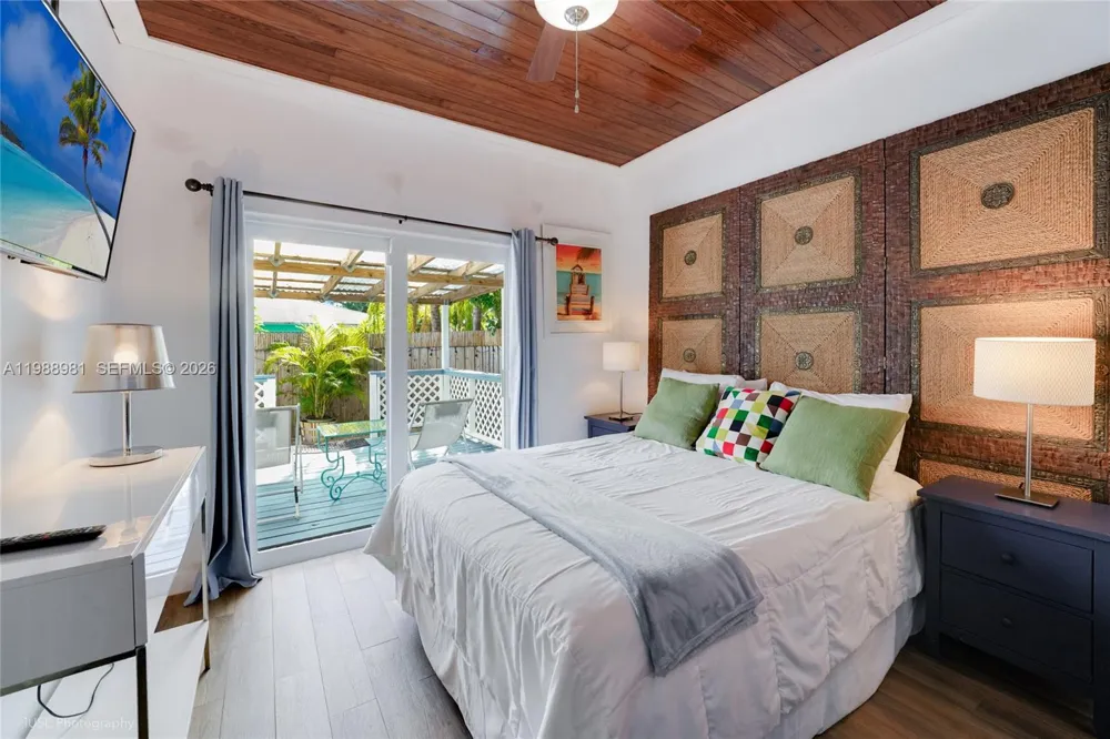 212 SW 1st Ave Hallandale Beach, FL 33009